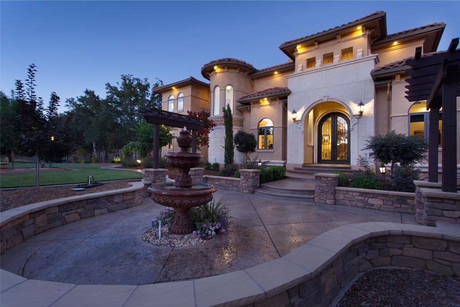 Luxury Estate in Lincoln on 10 acres